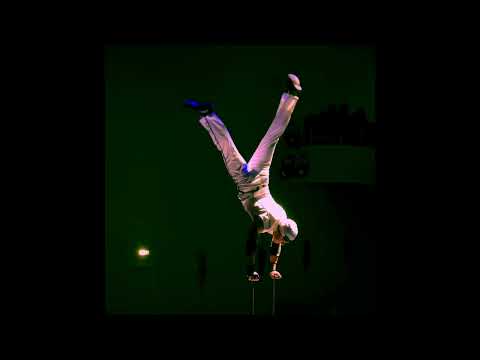 Video: Kraftvolle Handbalance-Show 