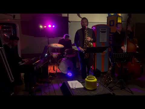 Video: Combo-Besetzung mit Saxophon, Piano, Bass, Schlagzeug