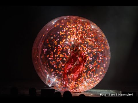 Video: Gala Shows - Tanzshows in transparenten Kugeln
