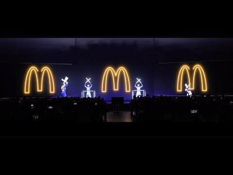 Video: Illumera - Lady LED Show für McDonalds