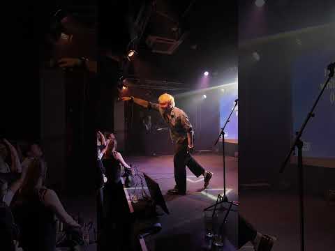 Video: It’s My Life – Bon Jovi | Christoph live als Karaoke-Host in Berlin