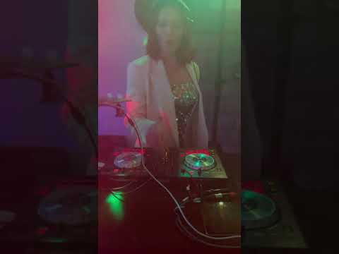 Video: DJane Christina in Action!