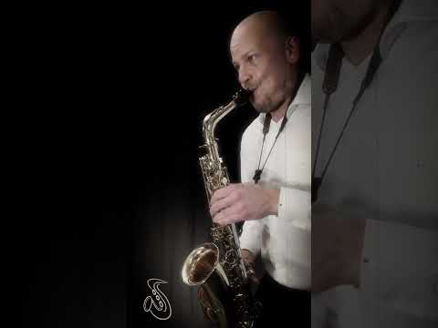 Video: &quot;All of me&quot; played on the saxophone is a perfect match for every wedding