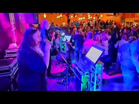 Video: Liveband für Weinfeste – volle Tanzfläche &amp; Mitsingen